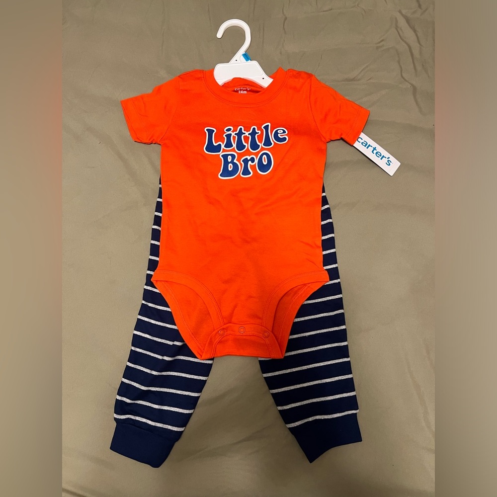 CARTERS 2 PIECE BOYS TOP AND BOTTOM